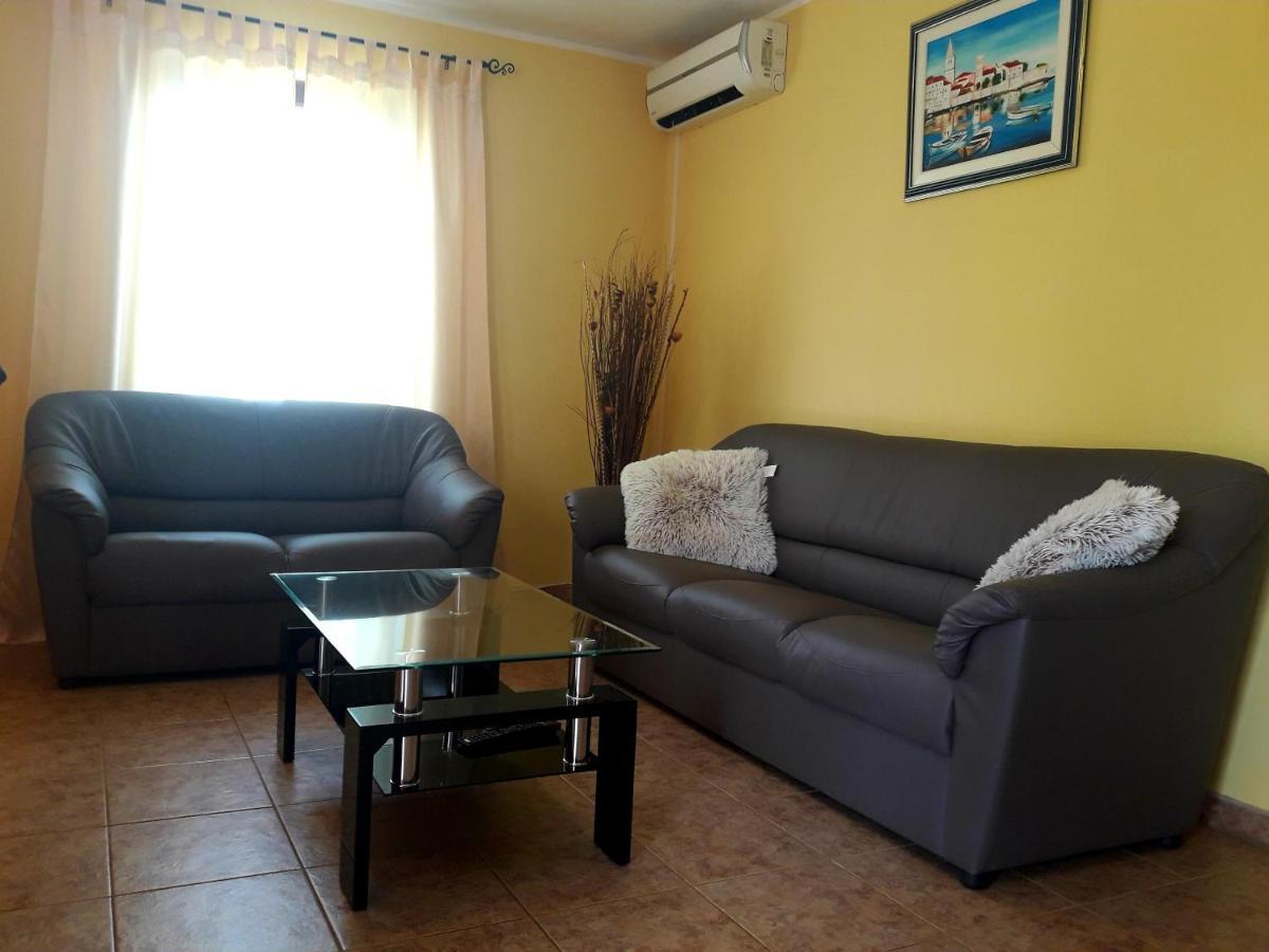 Apartments Angela Zbandaj ภายนอก รูปภาพ