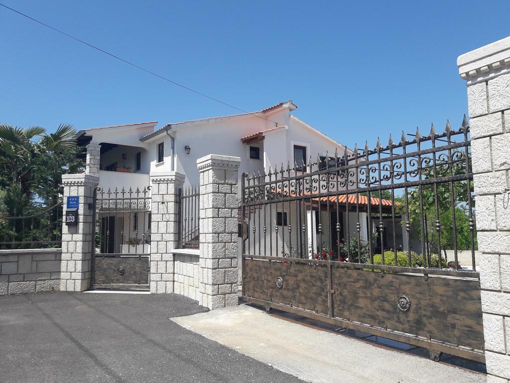 Apartments Angela Zbandaj ภายนอก รูปภาพ