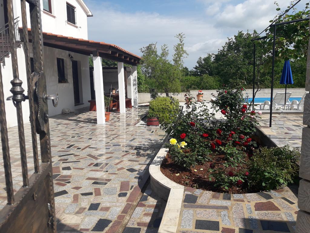 Apartments Angela Zbandaj ภายนอก รูปภาพ