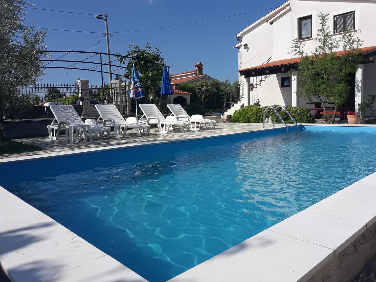 Apartments Angela Zbandaj ภายนอก รูปภาพ
